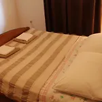 Ana بولا